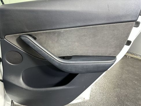 Used 2020 Tesla Model Y Long Range image 35