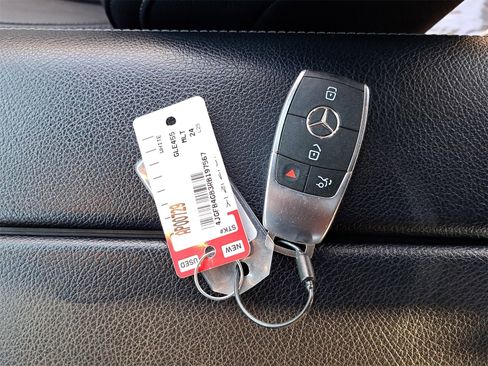 Used 2024 Mercedes-Benz GLE 450e GLE 450e image 40