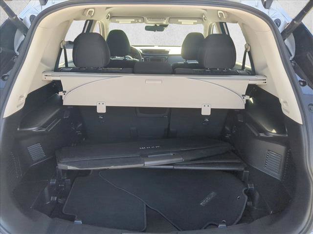 Used 2019 Nissan Rogue SV w/ Premium Package FWD image 6