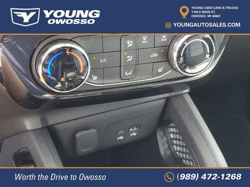 Used 2024 Chevrolet TrailBlazer LT w/ LT Cold Weather Package AWD/4WD image 17