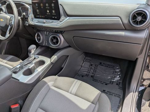 Used 2025 Chevrolet Blazer LT FWD image 32