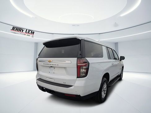 Used 2023 Chevrolet Suburban LT image 3