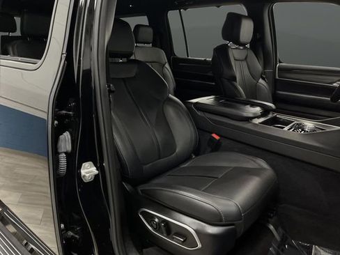 Used 2024 Jeep Wagoneer L Series III w/ Premium Group I image 32