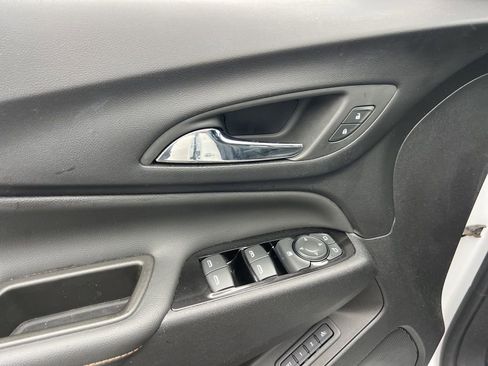 Used 2023 Chevrolet Equinox Premier image 22