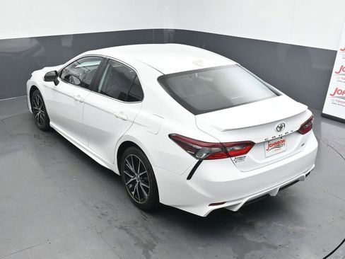 Used 2024 Toyota Camry SE image 25