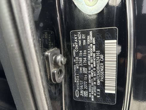 Used 2017 Hyundai Veloster Value Edition image 41