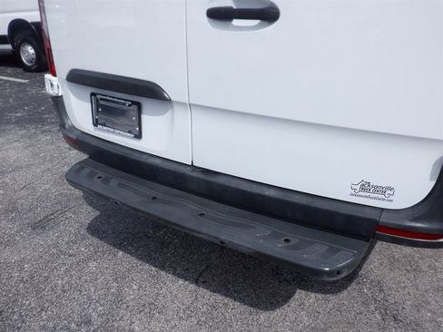 Used 2020 Freightliner Sprinter 3500 RWD image 5