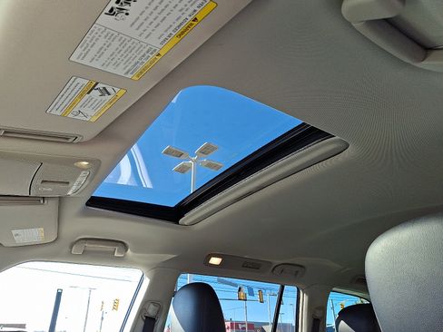 Used 2023 Nissan Armada SL w/ Captain's Chairs Package image 15