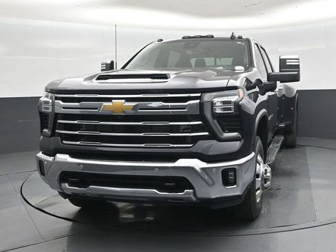 Used 2024 Chevrolet Silverado 3500 LTZ w/ LTZ Plus Package AWD/4WD image 9
