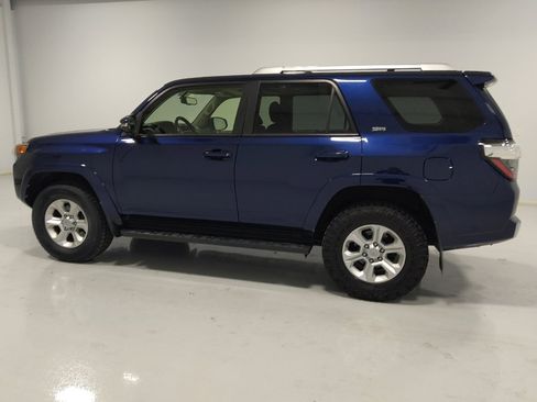 Used 2018 Toyota 4Runner SR5 Premium image 3