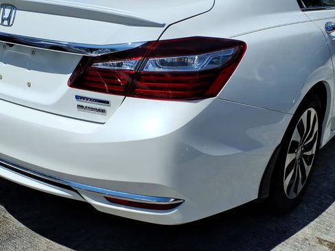 Used 2017 Honda Accord EX-L image 10