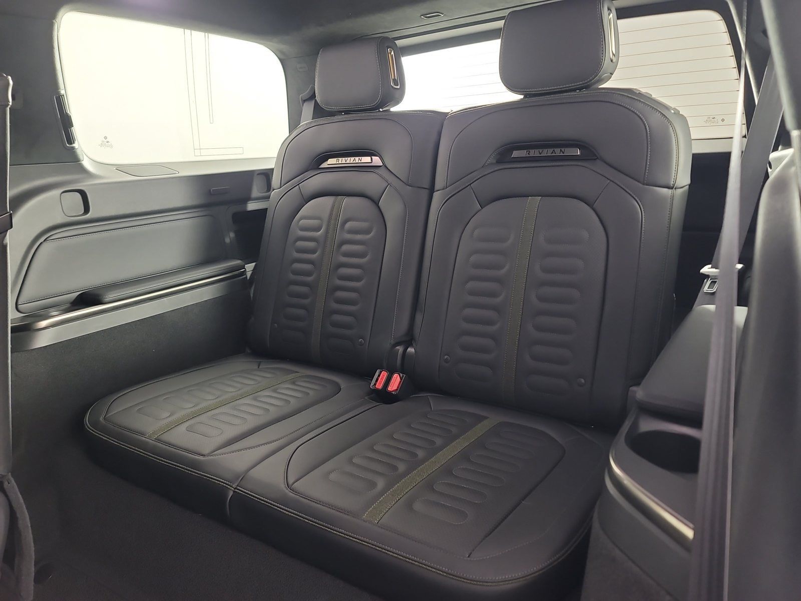 Used 2025 Rivian R1S Adventure Dual AWD/4WD image 22