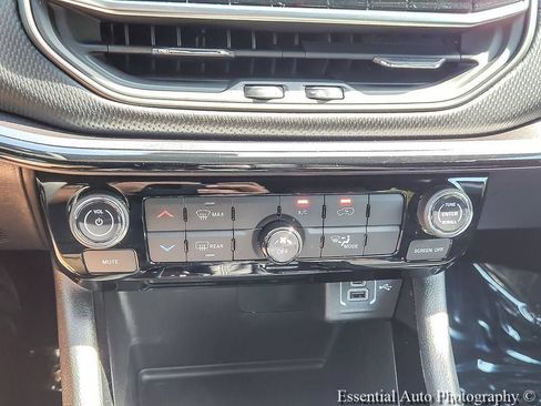 Certified 2026 Jeep Compass Latitude AWD/4WD image 18