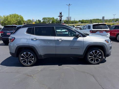 Used 2024 Jeep Compass Limited AWD/4WD image 2