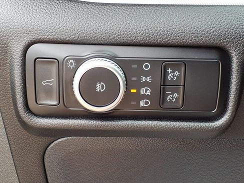 Used 2023 Ford Explorer XLT w/ Equipment Group 202A AWD/4WD image 15