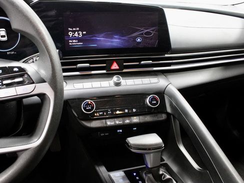 Used 2024 Hyundai Elantra SEL FWD image 32