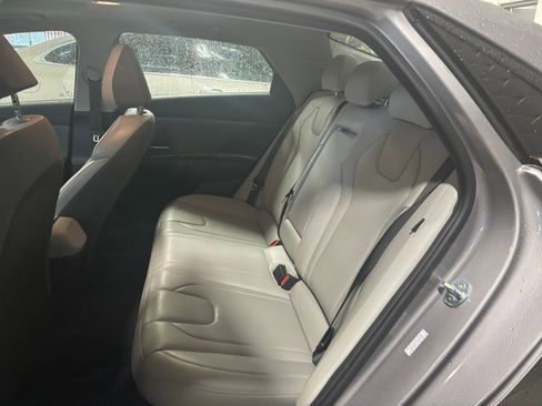 Used 2025 Hyundai Elantra Limited image 36