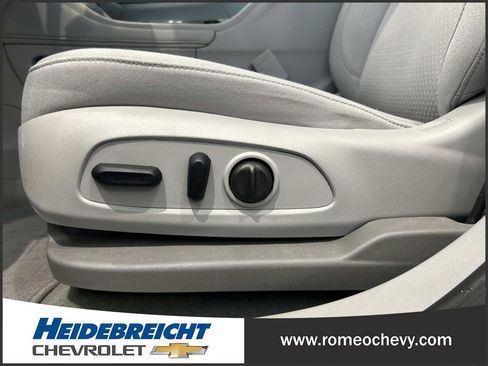 Used 2023 GMC Acadia SLE w/ Driver Convenience Package image 16