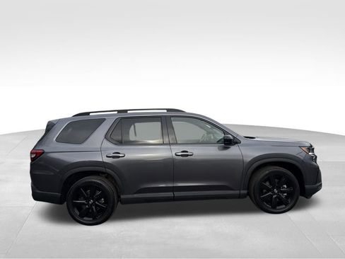 Used 2025 Honda Pilot Black Edition image 7
