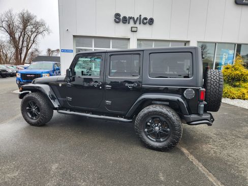 Used 2017 Jeep Wrangler Unlimited Sahara AWD/4WD image 12