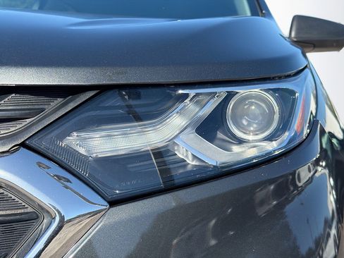 Used 2020 Chevrolet Equinox LS w/ LS Convenience Package image 9