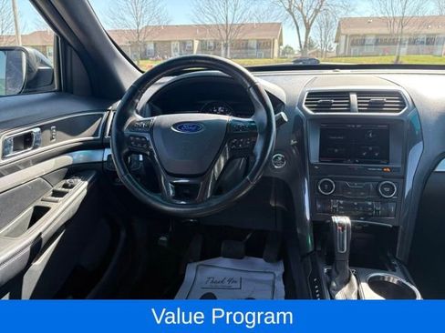 Used 2016 Ford Explorer XLT w/ Equipment Group 202A AWD/4WD image 24