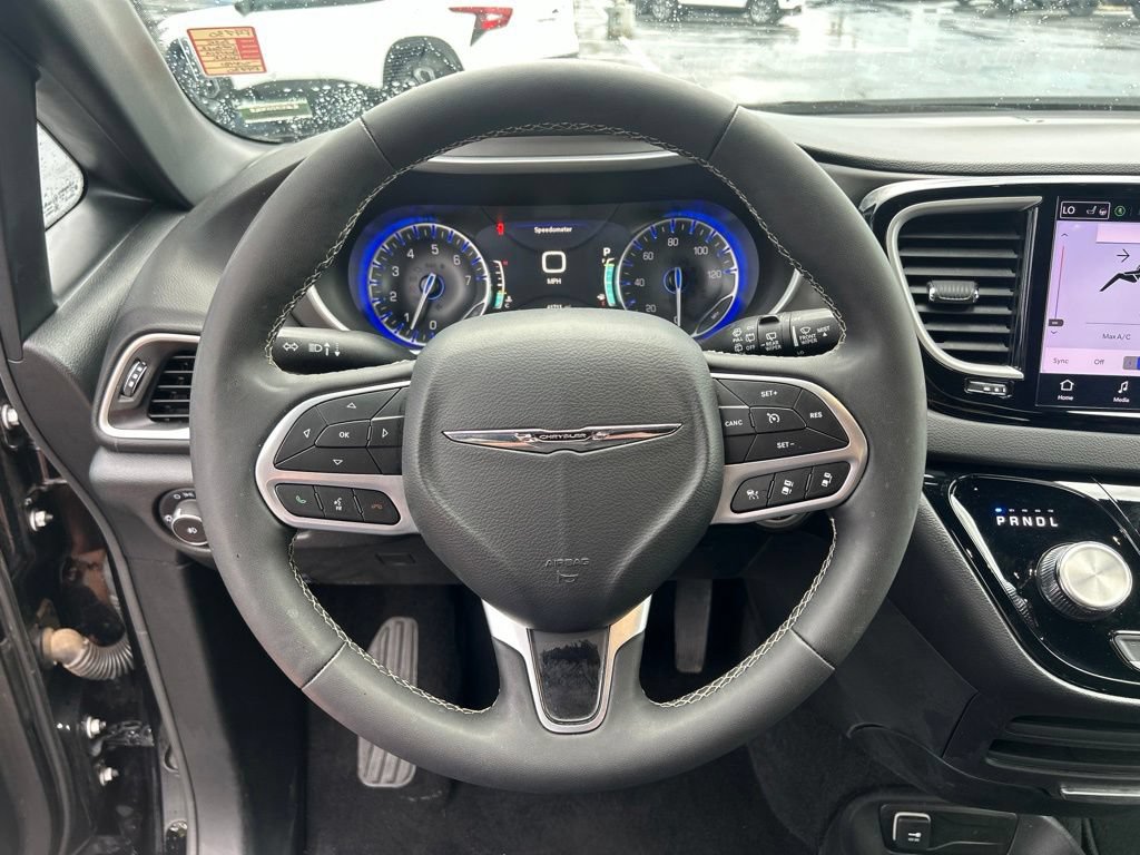 Used 2025 Chrysler Pacifica Select FWD image 21