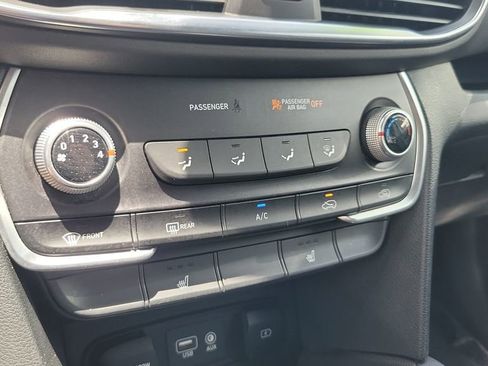Used 2019 Hyundai Santa Fe SEL FWD image 18