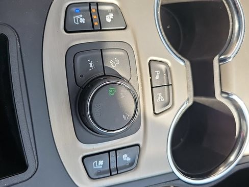 Used 2024 GMC Terrain Denali w/ Denali Premium Package AWD/4WD image 20