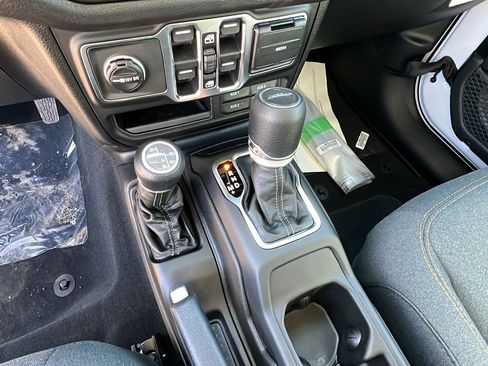 New 2026 Jeep Gladiator Sport image 25