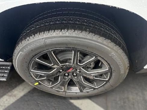 New 2026 GMC Yukon XL Denali AWD/4WD image 9
