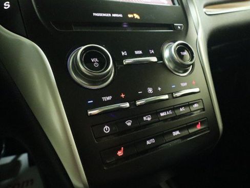 Used 2018 Lincoln MKC Select w/ Select Plus Package AWD/4WD image 18