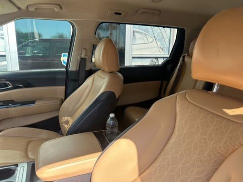 Used 2024 Kia Carnival EX FWD image 26