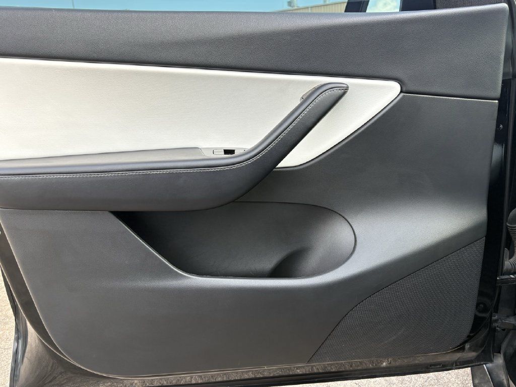 Used 2021 Tesla Model Y 2WD image 10