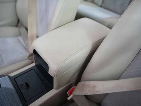Used 2012 Toyota Camry XLE w/ Leather Pkg FWD image 35