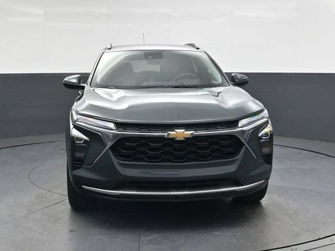 Used 2025 Chevrolet Trax LT FWD image 10