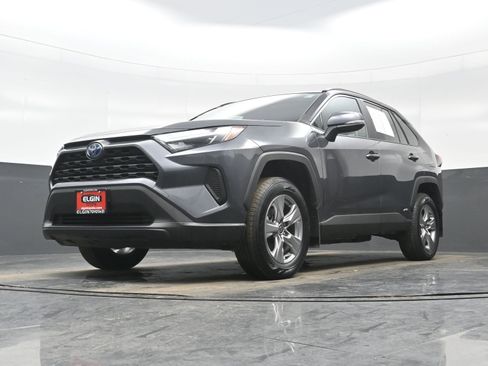 Used 2022 Toyota RAV4 XLE w/ Convenience Package image 30