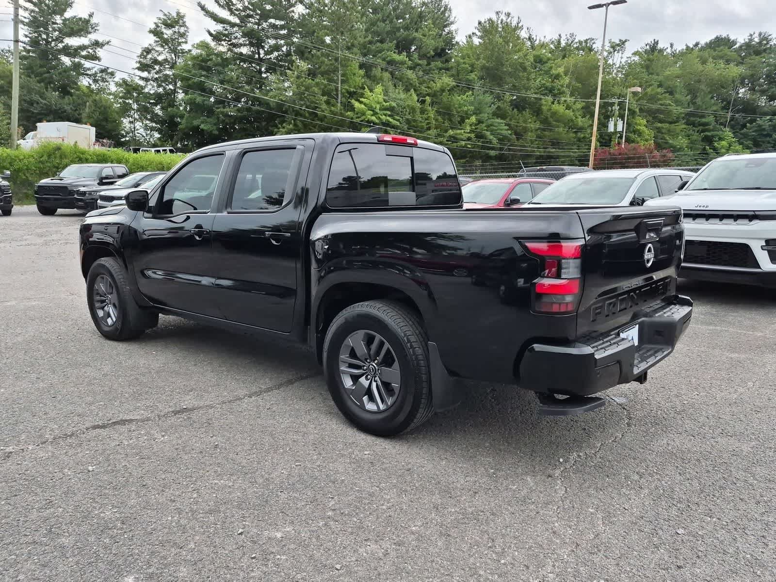 Used 2025 Nissan Frontier SV w/ Tow Package RWD image 4