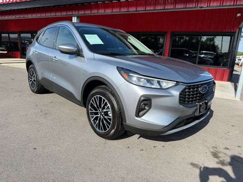 Used 2023 Ford Escape SE FWD image 1
