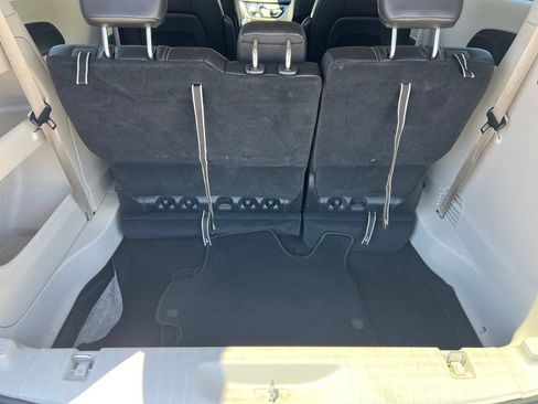 Used 2023 Chrysler Pacifica Touring-L FWD image 19
