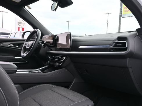 Used 2024 Chevrolet Traverse LS FWD image 26