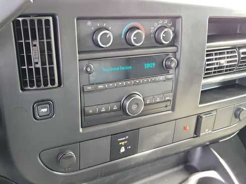 Used 2017 Chevrolet Express 3500 image 7