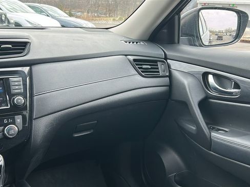 Used 2018 Nissan Rogue SV w/ Premium Package image 27