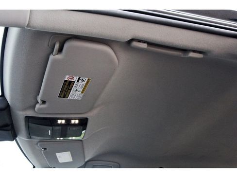 Used 2025 Mitsubishi Outlander AWD image 26