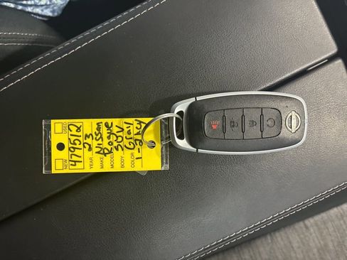 Used 2023 Nissan Rogue SV image 17