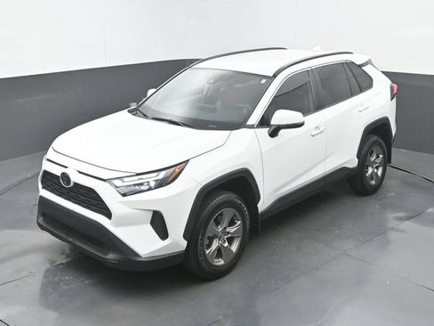 Used 2024 Toyota RAV4 XLE FWD image 32