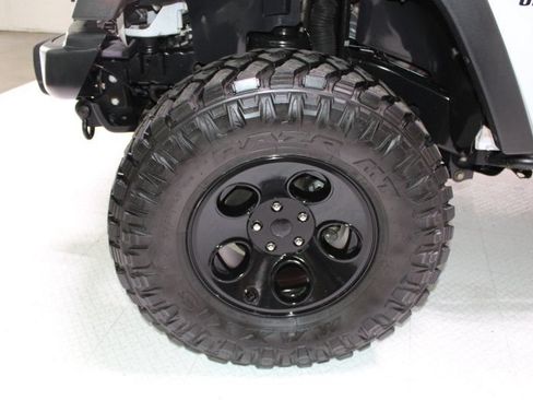 Used 2015 Jeep Wrangler Unlimited Rubicon w/ Connectivity Group AWD/4WD image 39
