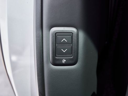 Used 2025 Land Rover Range Rover Long Wheelbase SE AWD/4WD image 41
