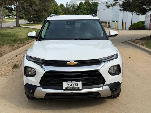 Used 2023 Chevrolet TrailBlazer LT w/ Convenience Package AWD/4WD image 2