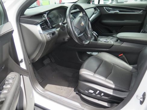 Used 2020 Cadillac XT5 Premium Luxury FWD image 10
